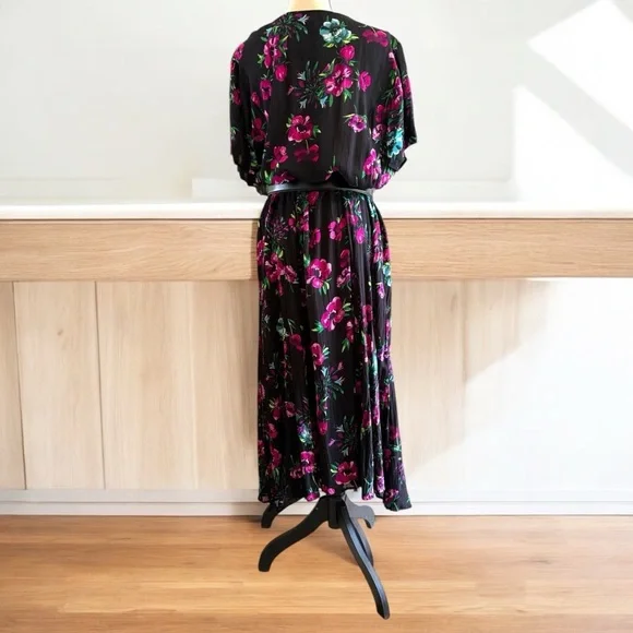 Woman Within-NWT 3X black/pink floral rayon V-neck crinkle dress. New with tags! - Picture 5 of 13